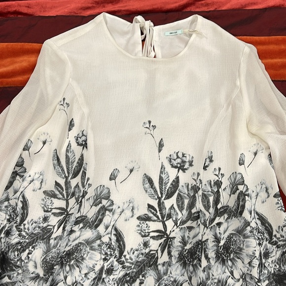 Dress kimchi blue. White with flowers medium 100 polyester good condition - Picture 4 of 8